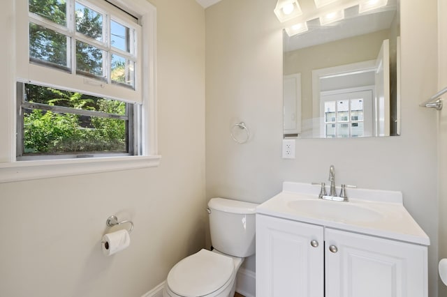 2440 37th Ave S, Minneapolis, MN 55406 - bathroom featuring toilet and vanity
