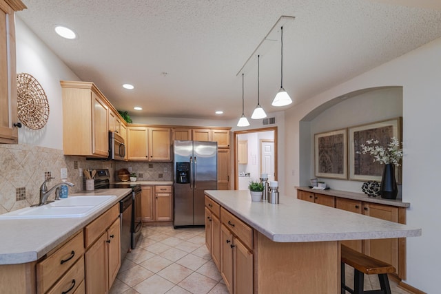625 Wesley Commons Dr Unit 36, Golden Valley, MN 55427 - kitchen with appliances with stainless steel finishes, light countertops, backsplash, a center island, and a kitchen breakfast bar