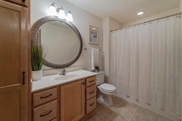 625 Wesley Commons Dr Unit 36, Golden Valley, MN 55427 - full bath with vanity, tile patterned floors, and shower / bathtub combination with curtain