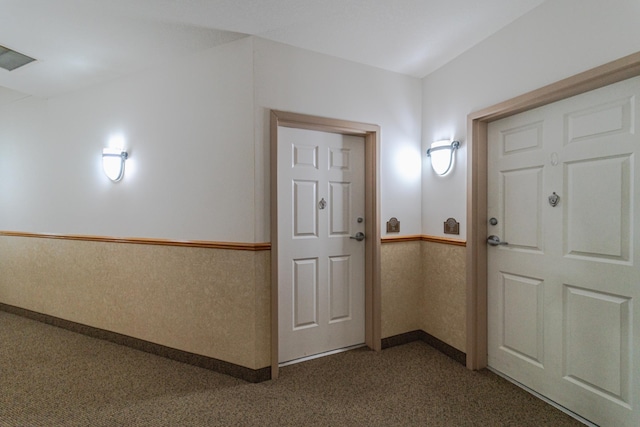 625 Wesley Commons Dr Unit 36, Golden Valley, MN 55427 - hallway featuring carpet and a wainscoted wall