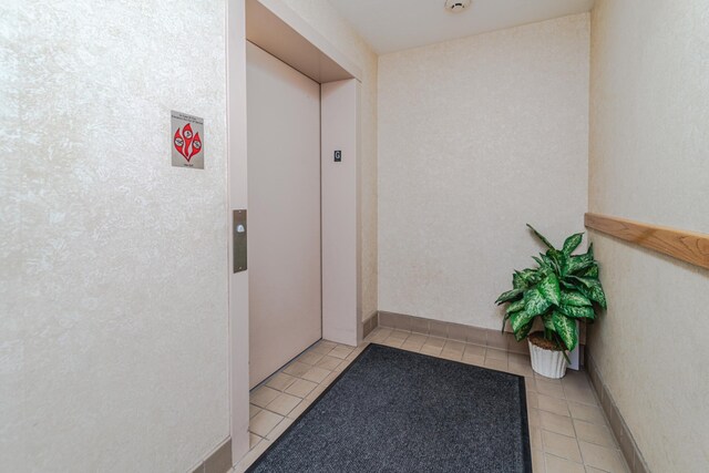 625 Wesley Commons Dr Unit 36, Golden Valley, MN 55427 - view of exterior entry with elevator
