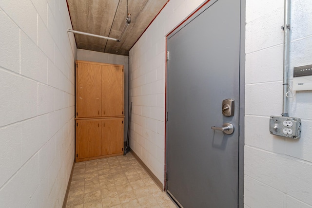 625 Wesley Commons Dr Unit 36, Golden Valley, MN 55427 - corridor with concrete block wall