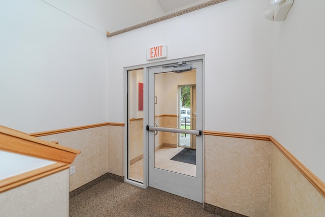 625 Wesley Commons Dr Unit 36, Golden Valley, MN 55427 - hallway with a wainscoted wall