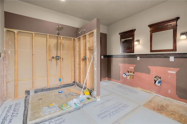 2832 130th Ave, Glenwood City, WI 54013 - bathroom featuring a shower