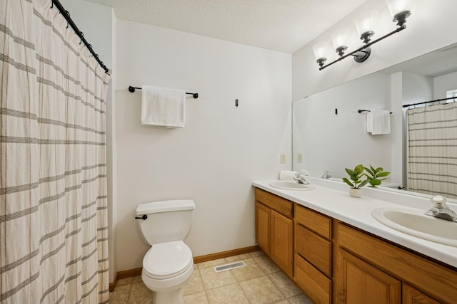 2840 Brewers Ln, Stillwater, MN 55082 - bathroom featuring double vanity, a textured ceiling, and a shower with curtain