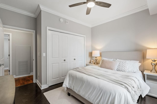 100 3rd Ave S Unit 805, Minneapolis, MN 55401 - bedroom with hardwood / wood-style floors, a closet, crown molding, and ceiling fan