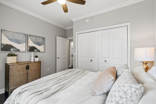 100 3rd Ave S Unit 805, Minneapolis, MN 55401 - bedroom with a closet, crown molding, and a ceiling fan