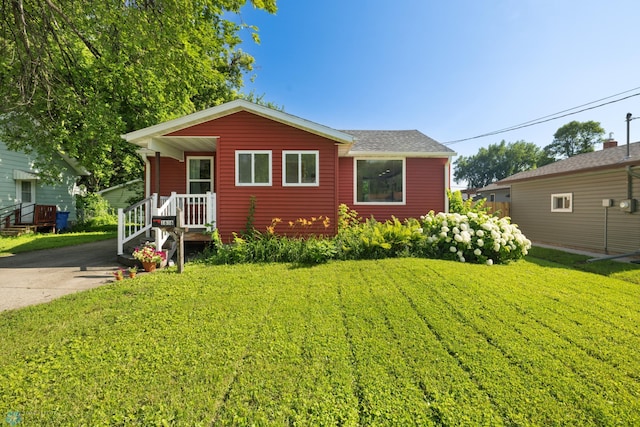 1636 2nd Ave S, Fargo, ND 58103 - bungalow-style home with a front yard