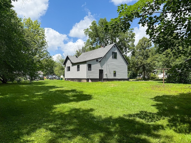422 Park Ave, Sandstone, MN 55072 - view of side of home featuring a lawn