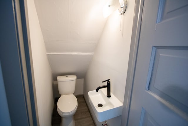 422 Park Ave, Sandstone, MN 55072 - bathroom with wood finished floors and lofted ceiling