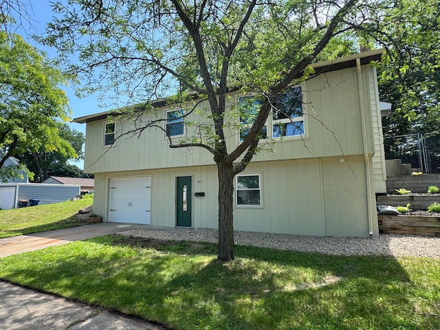 815 6th St N, New Ulm, MN 56073 - view of front of house featuring an attached garage, a front yard, and concrete driveway