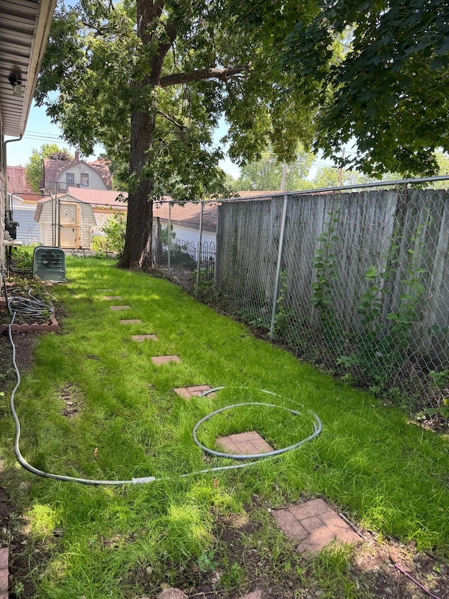 815 6th St N, New Ulm, MN 56073 - view of yard