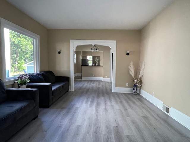 482 Edmund Ave, Saint Paul, MN 55103 - living area featuring wood finished floors and arched walkways