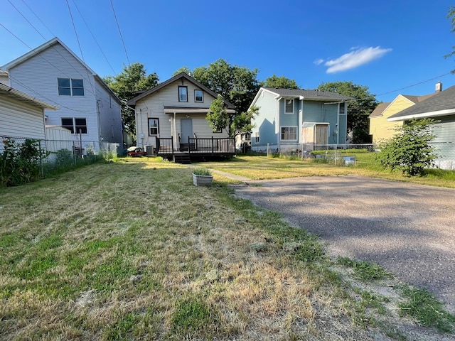 482 Edmund Ave, Saint Paul, MN 55103 - view of front of home featuring a deck and a fenced backyard