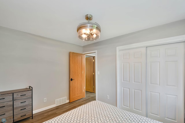 219 10th Ave E, Fargo, ND 58078 - bedroom featuring wood finished floors and a closet