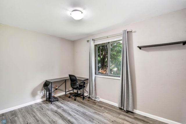 219 10th Ave E, Fargo, ND 58078 - home office with wood finished floors and baseboards