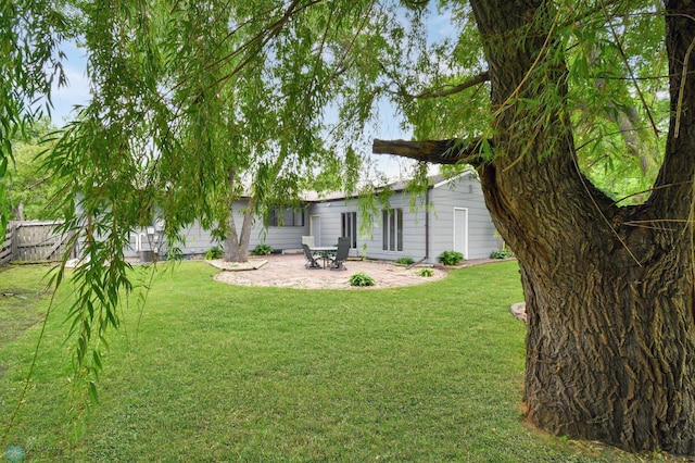 219 10th Ave E, Fargo, ND 58078 - view of yard with a patio area