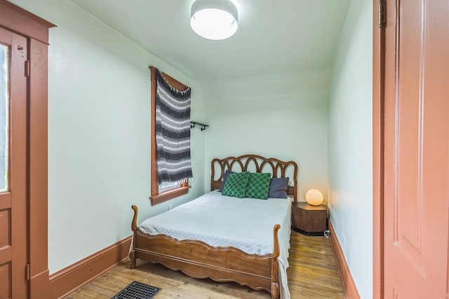 3331 34th Ave S, Minneapolis, MN 55406 - bedroom with wood finished floors and baseboards