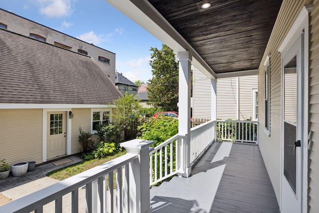 704-706 Holly Ave, Saint Paul, MN 55104 - view of porch