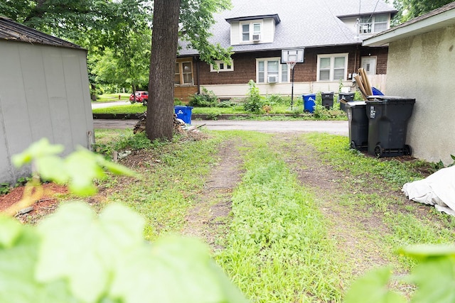 1611 Taylor Ave W, Saint Paul, MN 55104 - view of yard with driveway