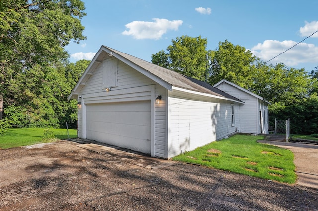 5912 Bartlett Blvd, Mound, MN 55364 - view of detached garage