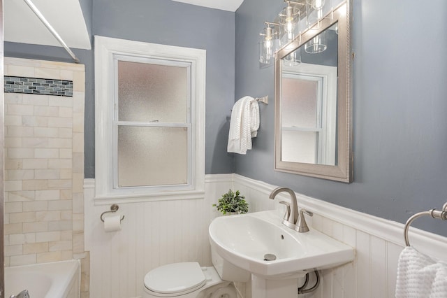 4340 Oakland Ave, Minneapolis, MN 55407 - full bathroom featuring a wainscoted wall and shower / tub combination