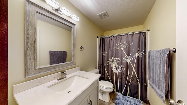 1404 8th St NW, Kasson, MN 55944 - bathroom with vanity, a textured ceiling, and curtained shower