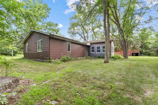 39665 8th Ave, North Branch, MN 55056 - view of side of home featuring a lawn
