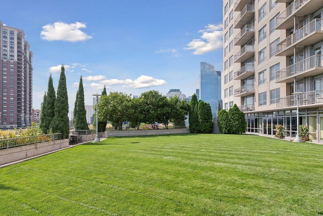 929 Portland Ave Unit 2510, Minneapolis, MN 55404 - view of property's community featuring a yard and a view of city