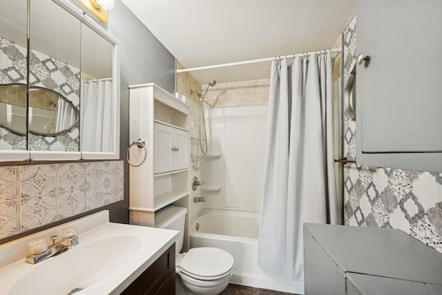 1818 1st St N, Stillwater, MN 55082 - bathroom featuring shower / bathtub combination with curtain and vanity