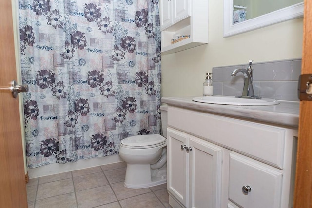2518 Parkhill Ln SW, Rochester, MN 55902 - bathroom featuring vanity, tile patterned flooring, and a shower with shower curtain