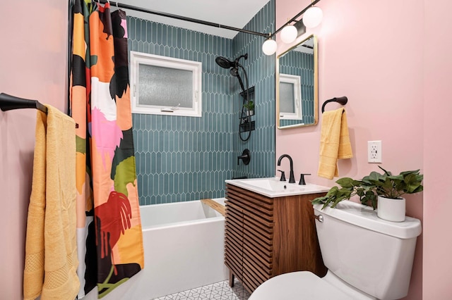 579 36th Ave NE, Minneapolis, MN 55418 - full bath with shower / bathtub combination with curtain and vanity