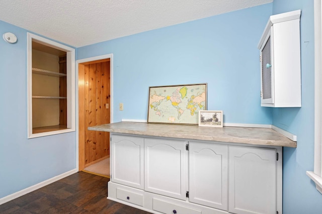 579 36th Ave NE, Minneapolis, MN 55418 - detailed view of wood finished floors, a textured ceiling, and a smoke detector