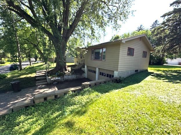 215 11th St, Montevideo, MN 56265 - photo 5