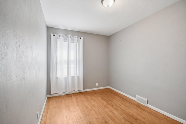 272 Butler Ave E, West Saint Paul, MN 55118 - unfurnished room with light wood-type flooring and baseboards