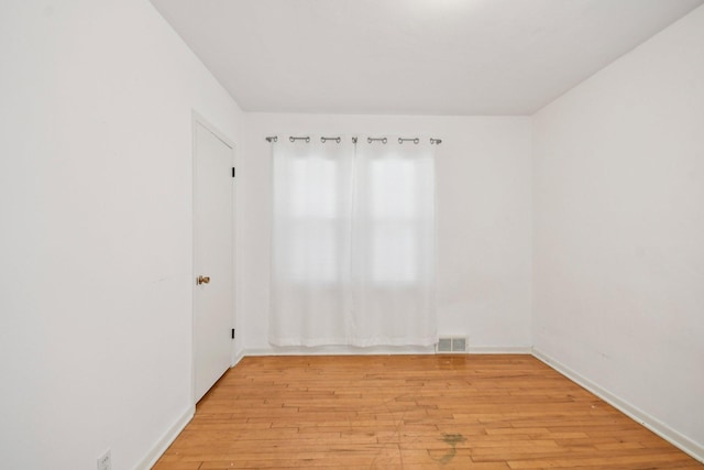 272 Butler Ave E, West Saint Paul, MN 55118 - empty room featuring light wood-style floors