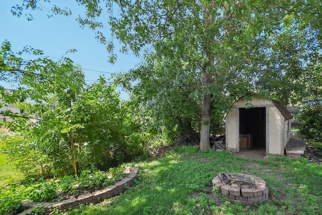 272 Butler Ave E, West Saint Paul, MN 55118 - view of yard featuring a storage unit and a fire pit