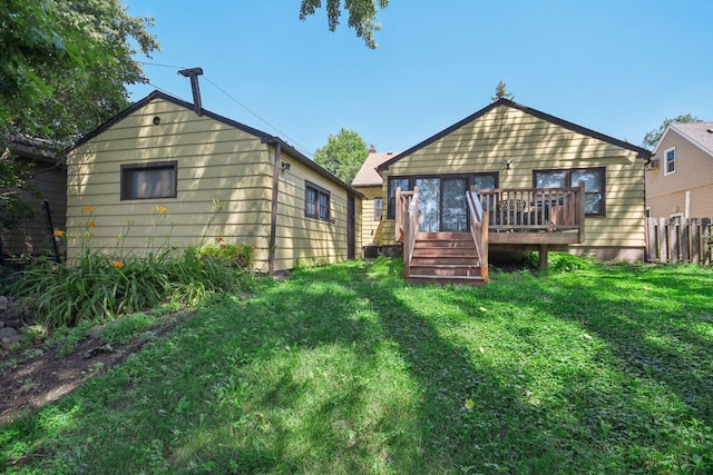 272 Butler Ave E, West Saint Paul, MN 55118 - back of property featuring a deck