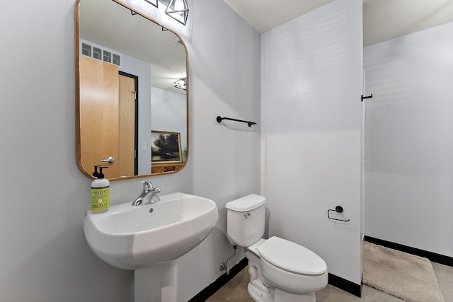 730 4th St Unit 601, Minneapolis, MN 55401 - bathroom with toilet and a sink