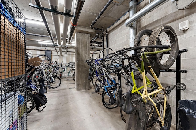 730 4th St Unit 601, Minneapolis, MN 55401 - garage featuring bike storage and concrete block wall