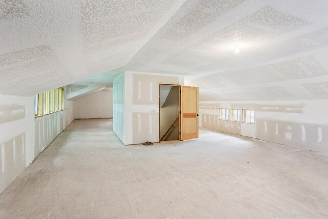 31338 Oasis Rd, Center City, MN 55012 - bonus room featuring lofted ceiling and a textured ceiling