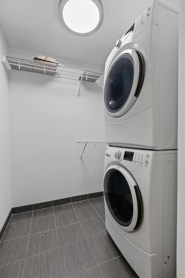 1240 2nd St Unit 225, Minneapolis, MN 55415 - washroom with stacked washer / drying machine and baseboards