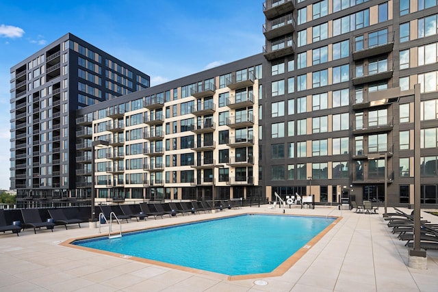 1240 2nd St Unit 225, Minneapolis, MN 55415 - community pool featuring a patio