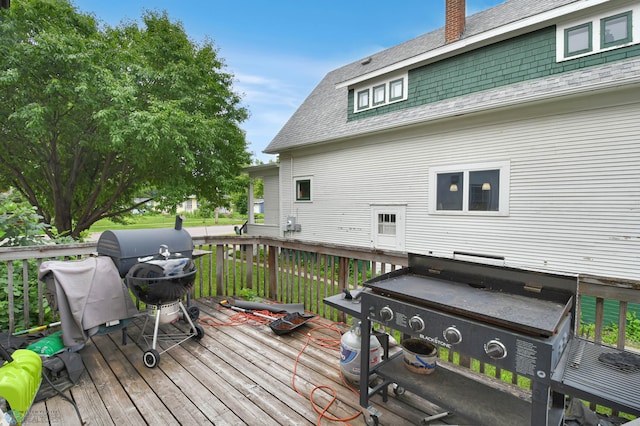 51 6th Ave N, Fargo, ND 58102 - view of wooden terrace