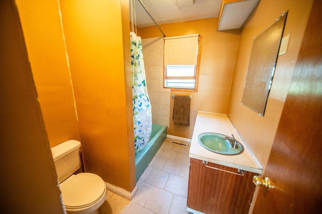 415 Minnesota Ave S, Oronoco, MN 55960 - full bathroom featuring tile patterned floors, vanity, and shower / bath combo with shower curtain