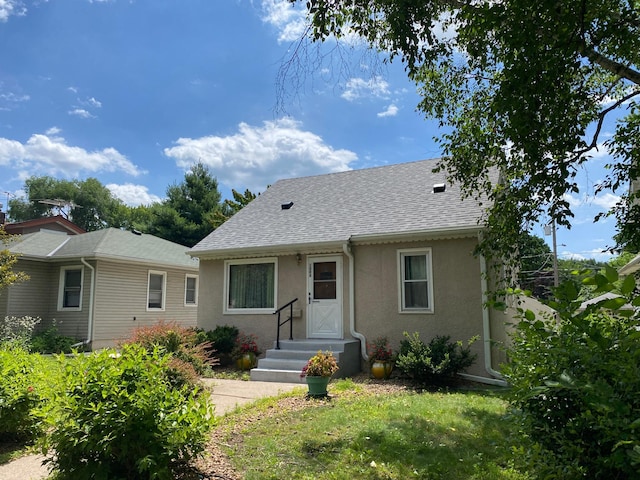 1008 Hawthorne Ave E, Saint Paul, MN 55106 - bungalow featuring stucco siding and roof with shingles