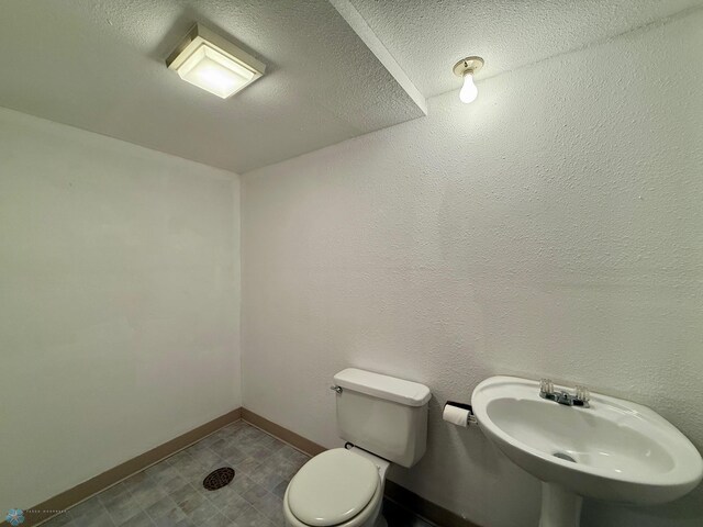 2602 Eastgate Dr S, Fargo, ND 58103 - bathroom with a sink and a textured ceiling