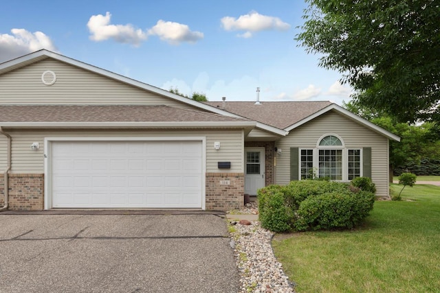 114 Oxford Path, Mankato, MN 56001 - ranch-style house with brick siding, an attached garage, driveway, and a front lawn