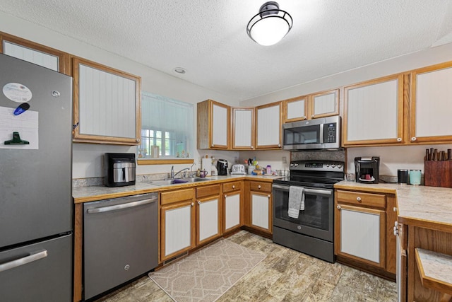 114 Oxford Path, Mankato, MN 56001 - kitchen with appliances with stainless steel finishes, light countertops, a textured ceiling, and light wood-style floors