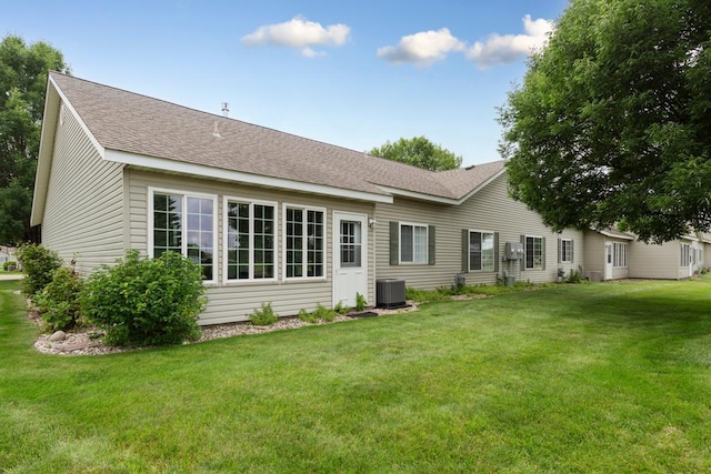 114 Oxford Path, Mankato, MN 56001 - rear view of house featuring a lawn and roof with shingles
